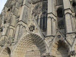 mini_a-la-fin-du-xiie-siecle-une-cathedrale-d-avant-garde-pour-un-monde-nouveau-59eb0c154952a.jpg