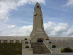 mini_l-ossuaire-de-douaumont-5b93e38ad5408.jpg