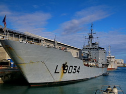 mini_la-base-navale-du-port-de-la-pointe-des-galets-5590e1ee58e9c.jpg