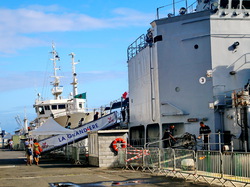 mini_la-base-navale-du-port-de-la-pointe-des-galets-5590e2a1c20c0.jpg