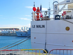 mini_la-base-navale-du-port-de-la-pointe-des-galets-5590e88e2361b.jpg