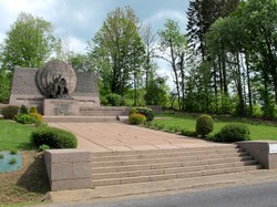 mini_le-monument-au-sergent-andre-maginot-a-fleury-devant-douaumont-5b93dcab04480.jpg