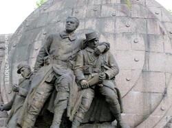 mini_le-monument-au-sergent-andre-maginot-a-fleury-devant-douaumont-5b93dcac293a6.jpg
