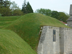 mini_le-monument-au-sergent-andre-maginot-a-fleury-devant-douaumont-5b93dcc623420.jpg