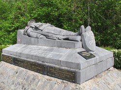 mini_le-monument-du-soldat-droit-5b93e1d00078e.jpg