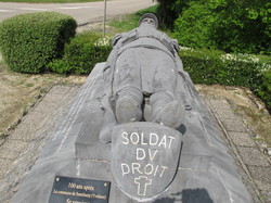 mini_le-monument-du-soldat-droit-5b93e1d80d3e2.jpg
