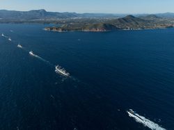 mini_revue-navale-en-grande-rade-de-toulon-53ef0c737e581.jpg