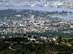 mini_vues-a-180-de-la-rade-de-toulon-et-des-alentours-527828f55ddd3.jpg
